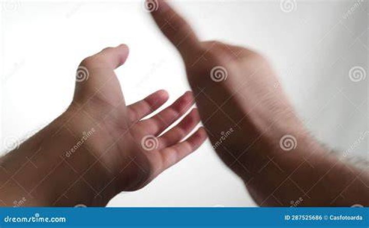 A pair of hands clapping a director's slate