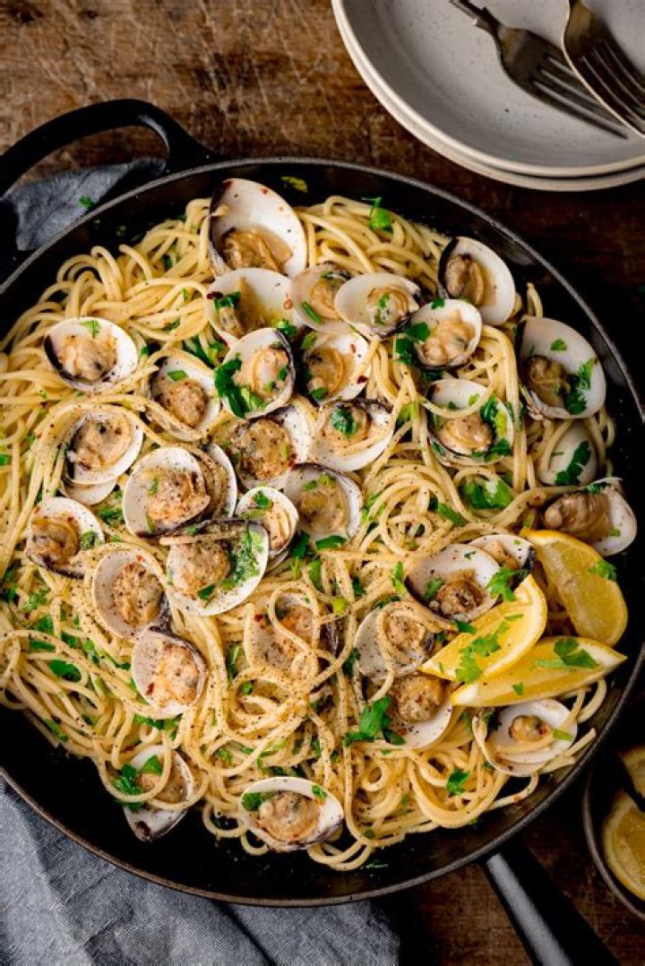 A table topped with clams on ice