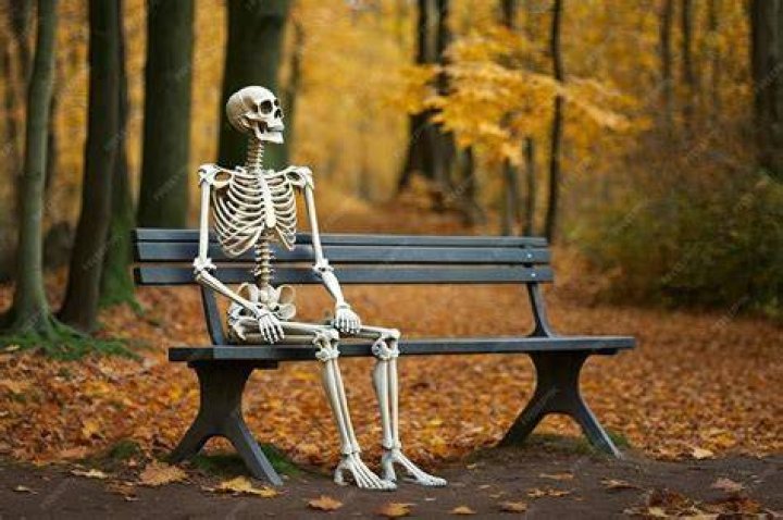 alex padilla se queda esperando al Ricky y surgen una persona