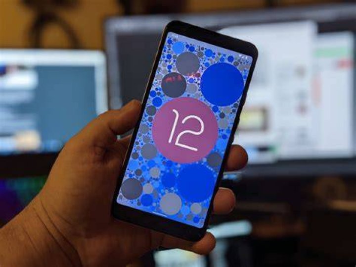 Android 12 Easter Egg hero