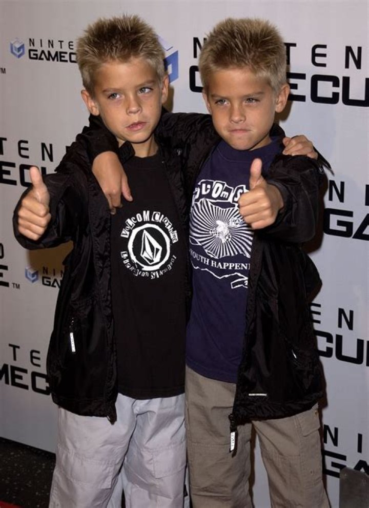 Cole and Dylan Sprouse in a scene from The Suite Life On Deck