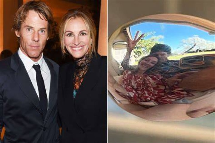 Danny Moder and Julia Roberts embracing in a selfie taken on the beach