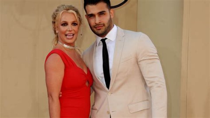 Does Britney Spears Pay Her Husband To Stay With Her_(1)