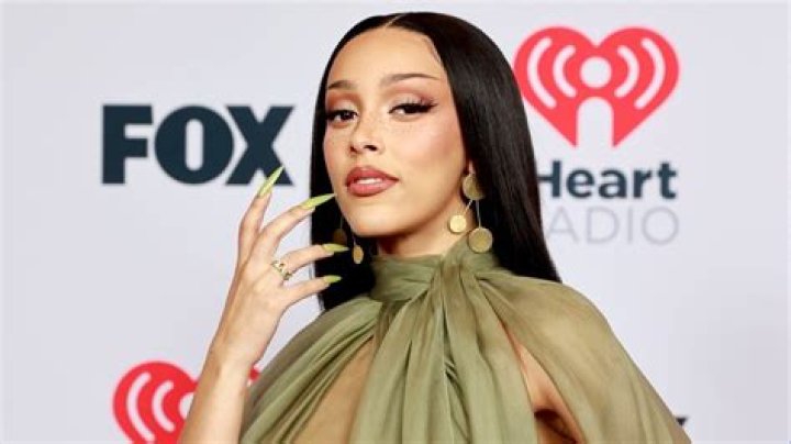 Doja Cat se veste de Kida, de Atlantis, na sua festa de anivers&aacute;rio