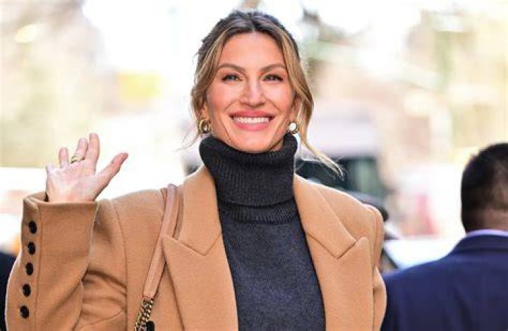 gisele bundchen smiling