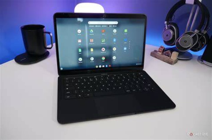 Google Pixelbook Go on a table Google Pixelbook Go on a table