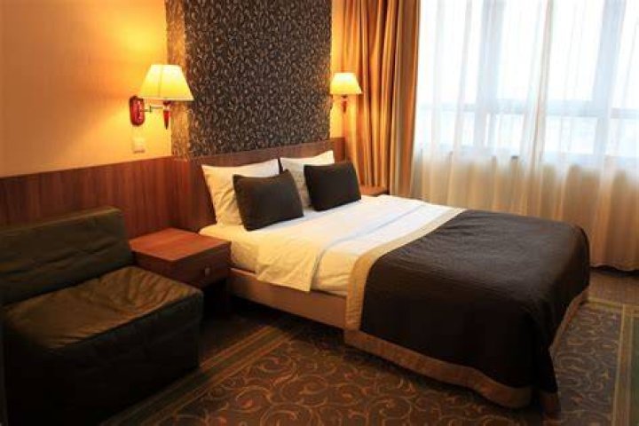hotel guest room