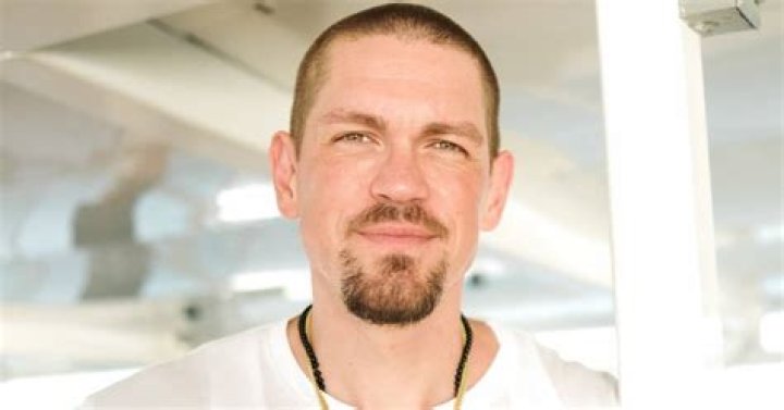 How Much Is ‘Shameless’ Actor, Steve Howey Worth?