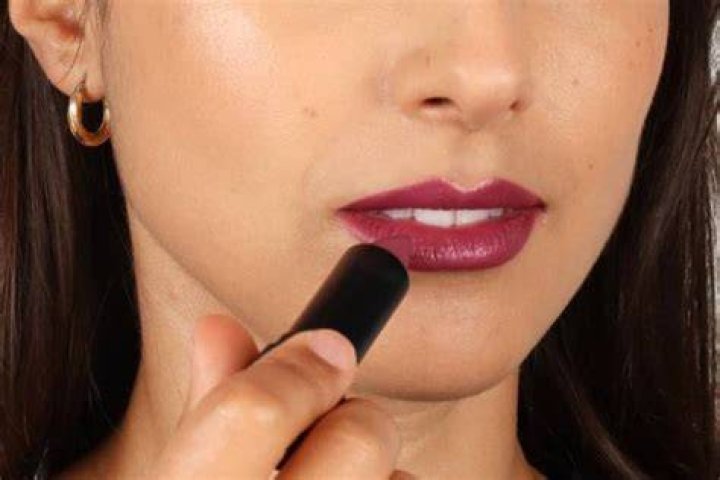 How to Layer Lipstick