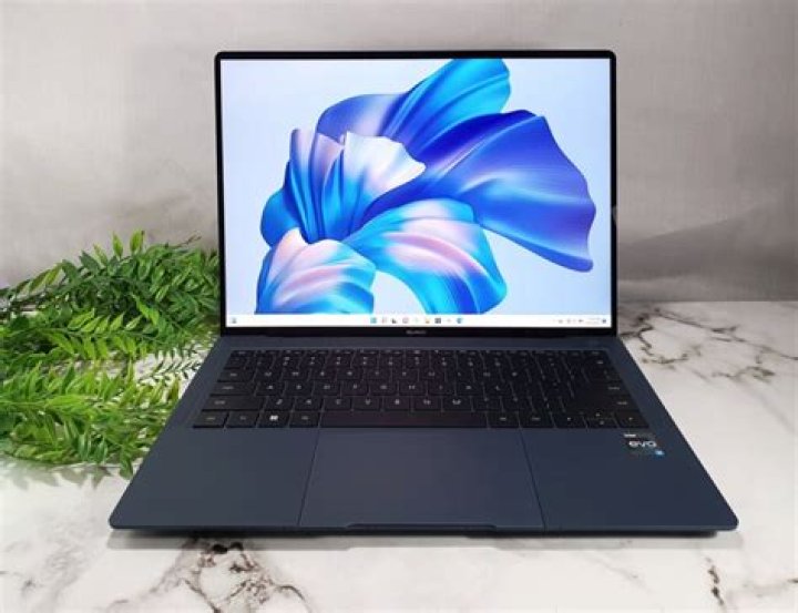 Huawei MateBook X Pro 2022 left profile Huawei MateBook X Pro 2022 left profile