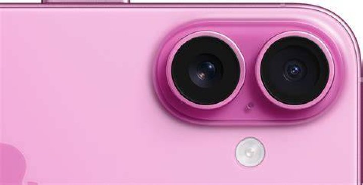 iPhone 11 Camera Sample Low light Vs. the OnePlus 7T Pro