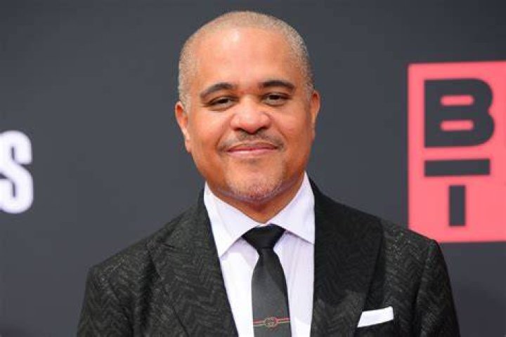 Irv Gotti posing on the 2022 BET Awards red carpet.