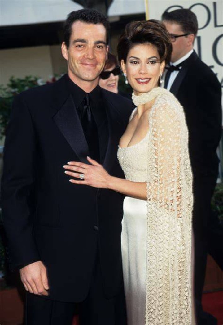 Jon Tenney and Teri Hatcher 20 Power Couples Who Ruled the Red Carpet