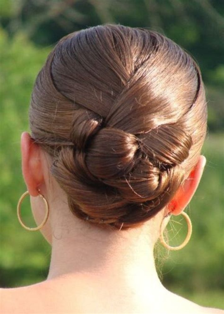 Knotted chignon hairstyle