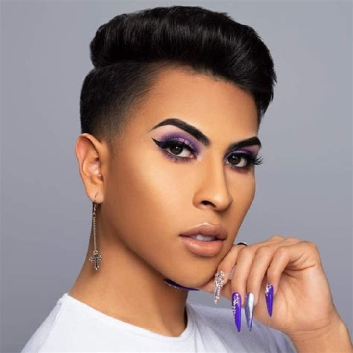 Louie Castro Wiki, Bio, Age, Family, Height, Career, Sexuality, Net Worth