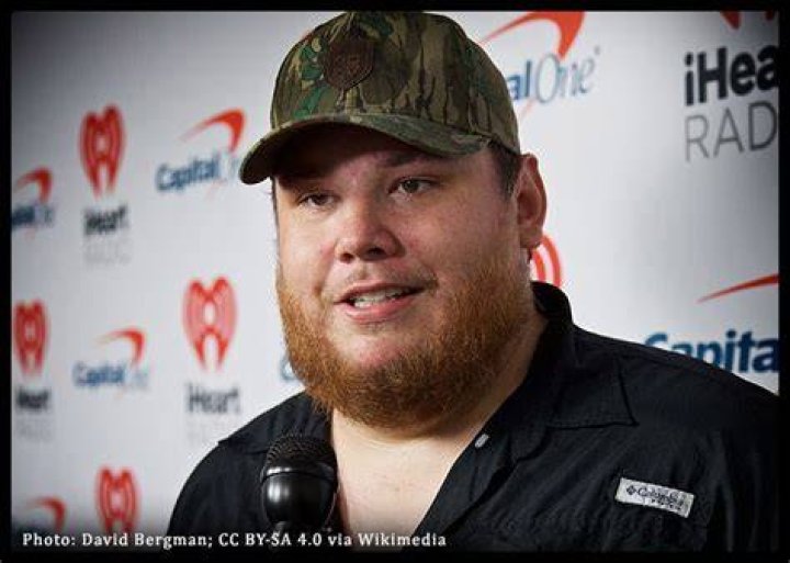 Luke Combs Apologizes After Winning 250,000 Copyright Lawsuit Against Fan