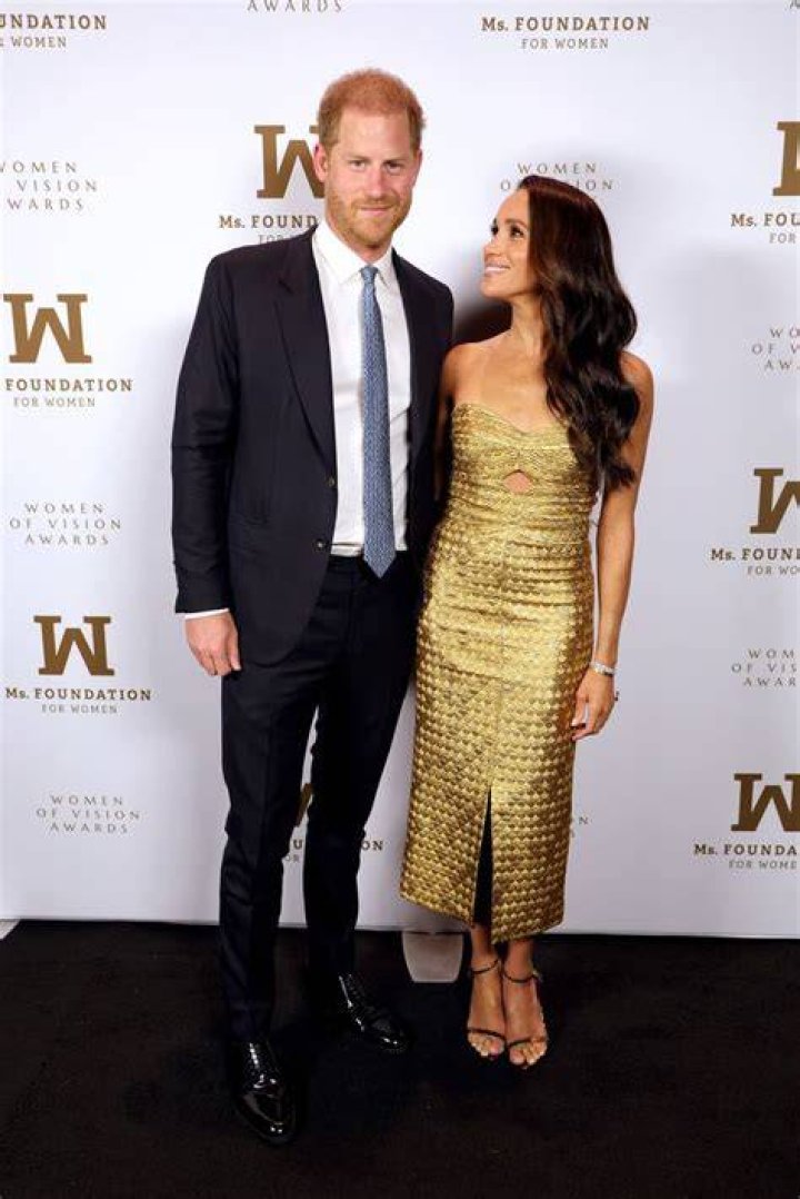 Meghan Markle in front of a sign that says "Smart Works"