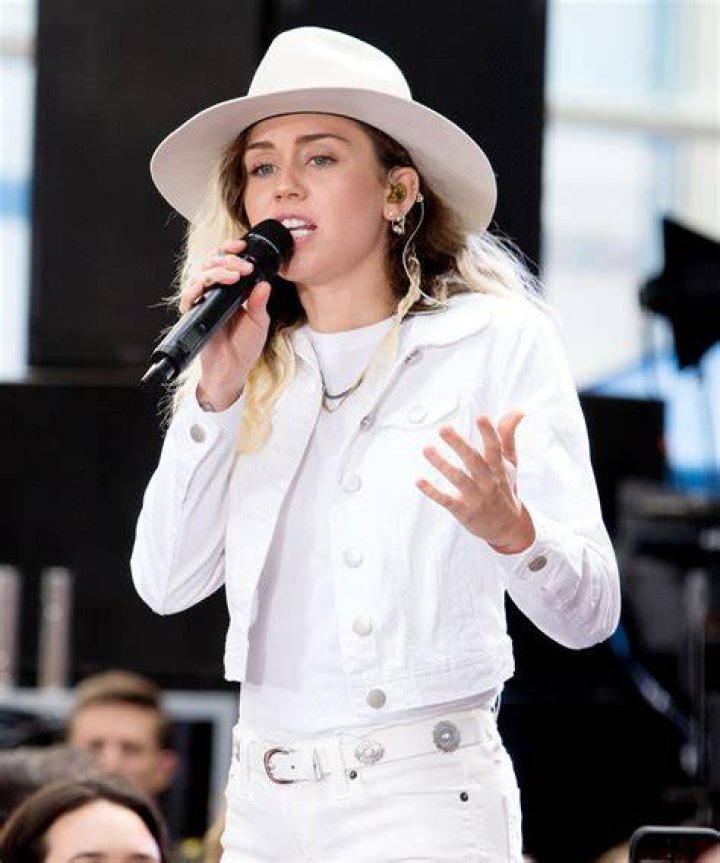 Miley Cyrus live