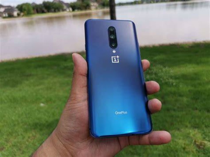 OnePlus 7 Pro nebula blue camera detail angle OnePlus 7 Pro nebula blue camera detail angle