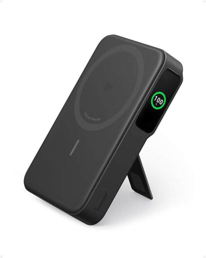 otterbox wireless power pack close up charging s20 ultra otterbox wireless 10,000mAh power pack close up