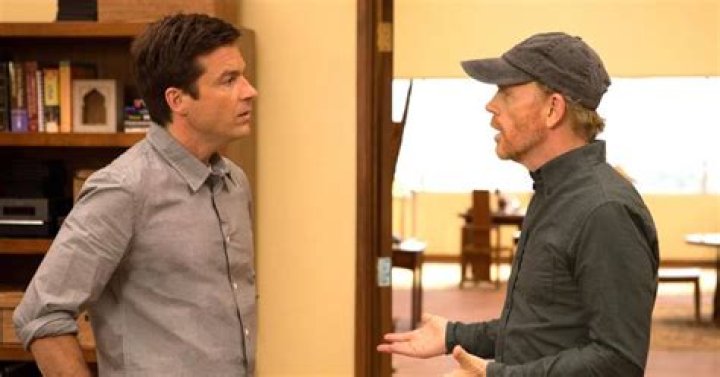 Ron Howard and Jason Bateman making Arrested Development