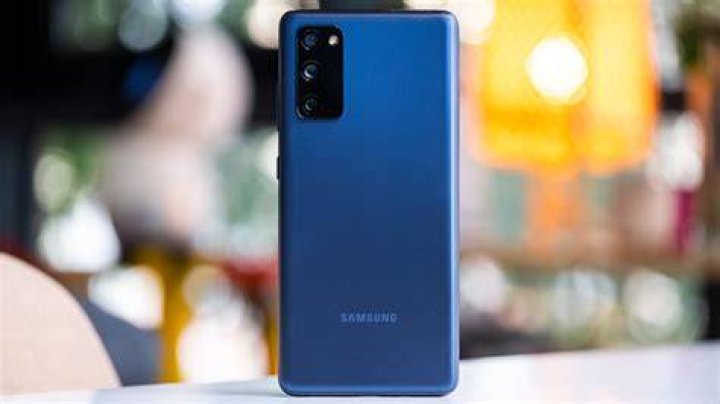 Samsung Galaxy S20 FE back 3