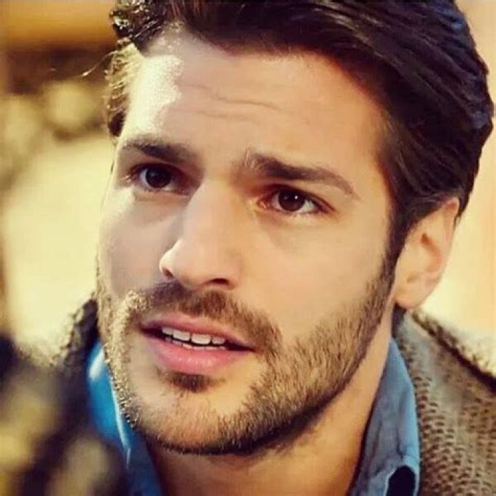 Serkan Cayoglu biografia e vita privata di Ayaz Din&ccedil;er di Cherry Season