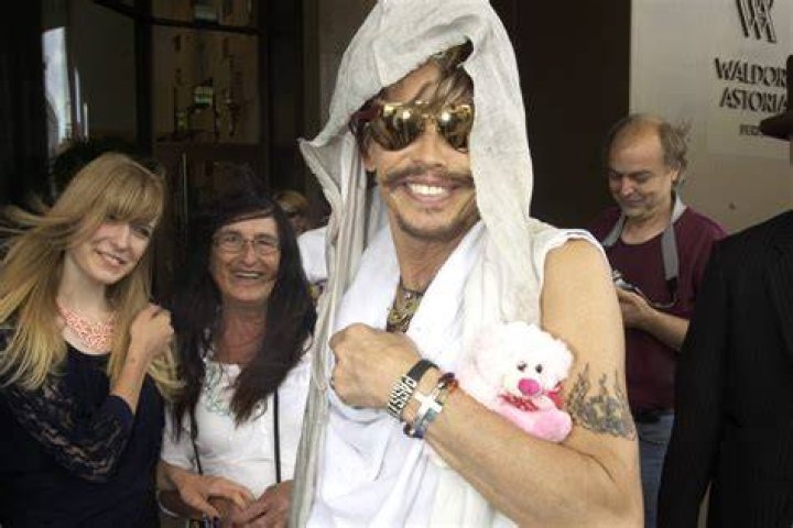 Steven Tyler channels Johnny Depp
