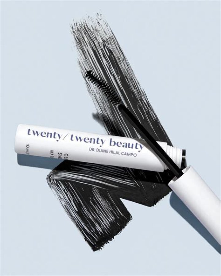 Strengthens, Volumizes & Defines Lashes