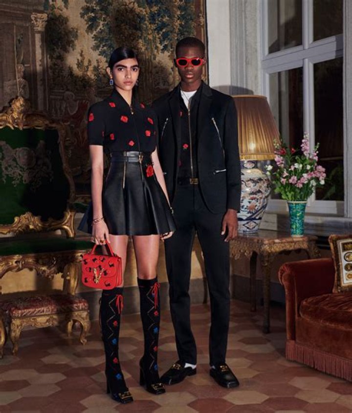 STYLECASTER | Moschino Pre-Fall 2020 Runway