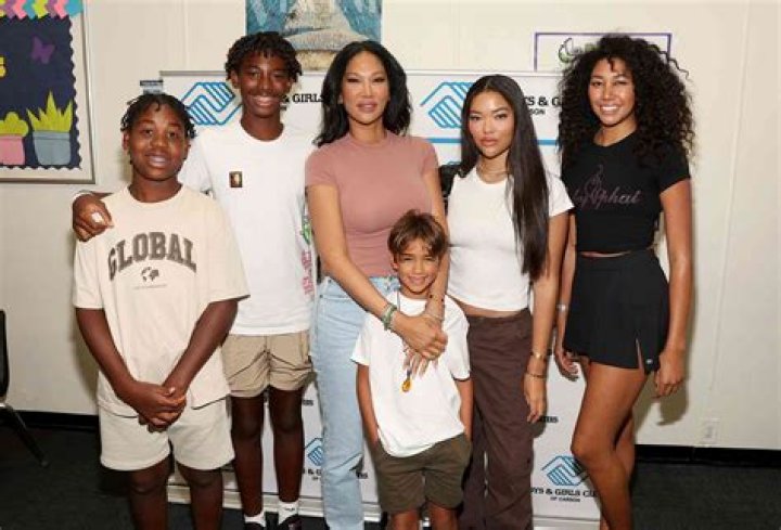 Tashera Simmons and her children with rapper DMX.