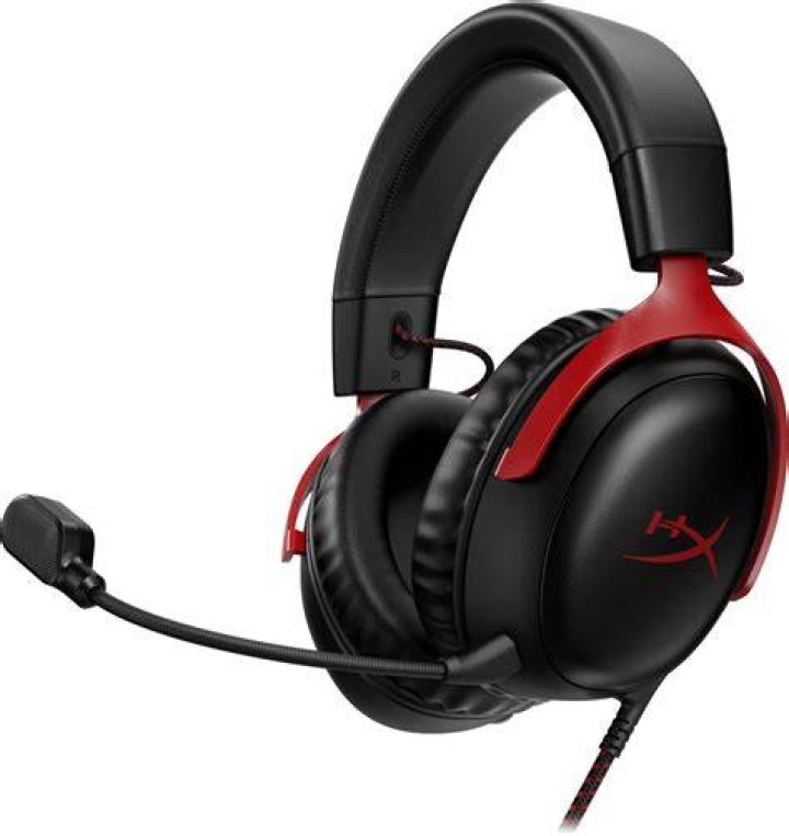 hyperx cloud alpha review desk 1 The HyperX Cloud Alpha sits on a wooden desk in front of a keyboard and mouse