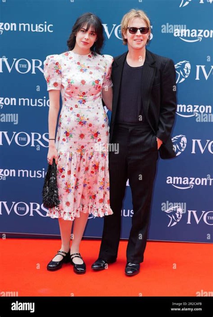 Tom Odell 2024 dating, net worth, tattoos, smoking & body facts Taddlr