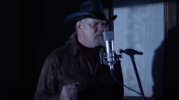 Trace Adkins has an estimated net worth of 19 million!