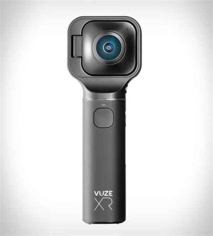 Vuze XR Dual VR camera review in hand