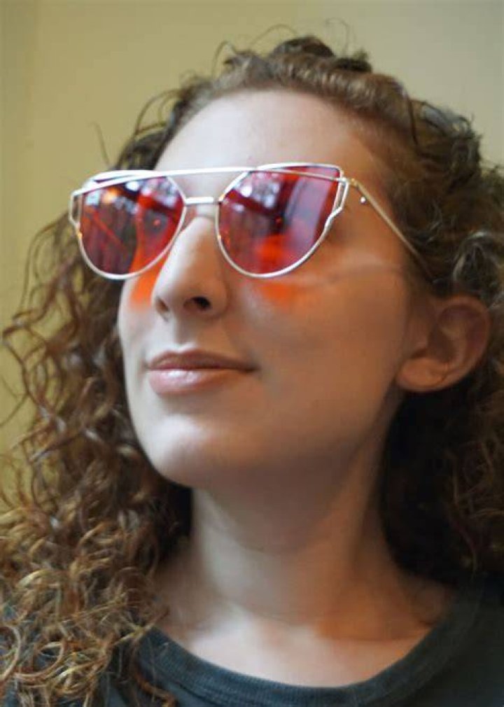 What to Know About Chromotherapy Glasses