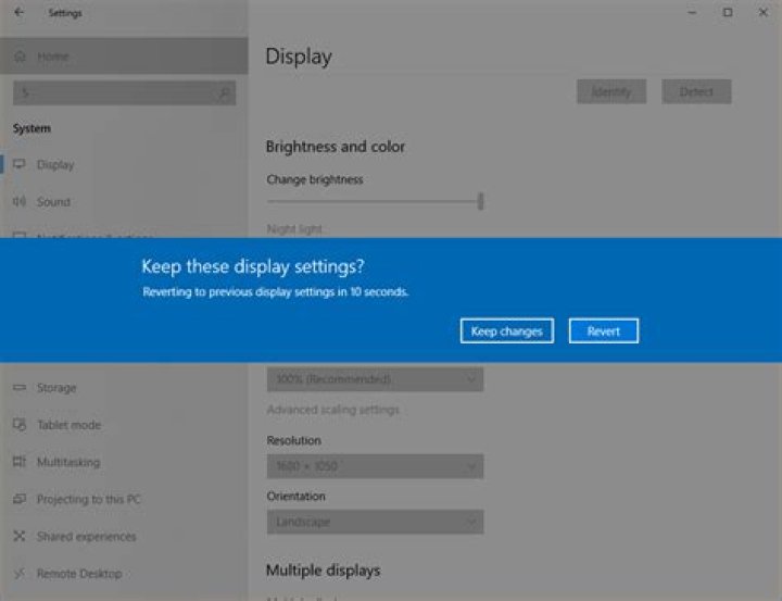 Windows 10 keep display changes